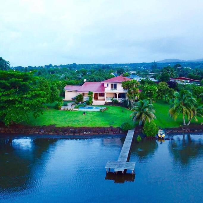 Te Mana Lodge Taravao Exterior photo